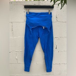 NWOT: Onzie Selenite Legging and Flow Bra set, Bright Blue color, size S/M